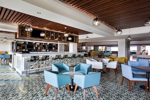 2 bars/lounges, swim-up bar, poolside bar, beach bar