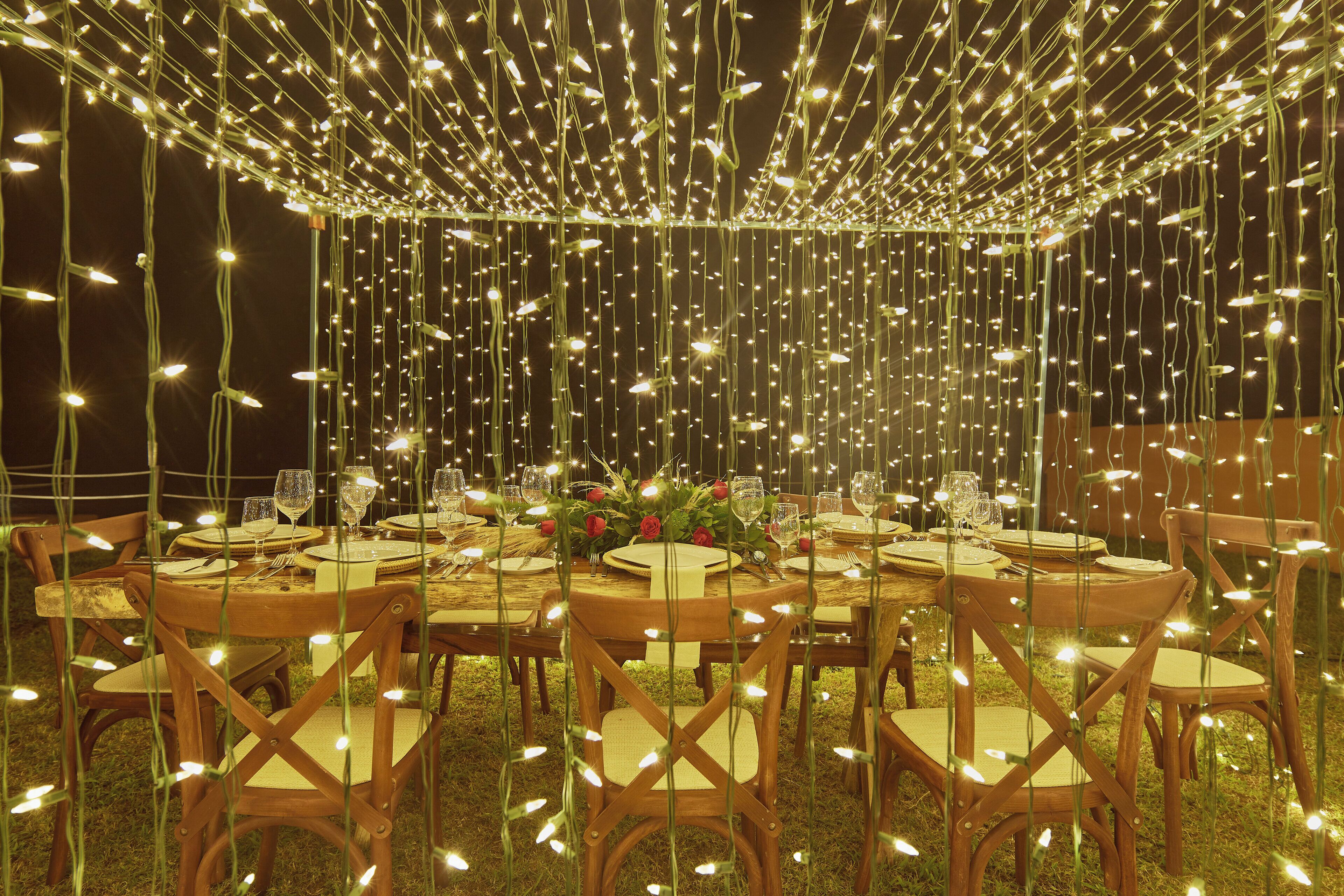 2 restaurants, breakfast, lunch served; local and international cuisine