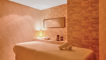 Zona de tratamientos al aire libre, sauna, tratamientos corporales