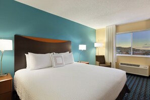 Room, 1 King Bed, Non Smoking | Premium bedding, pillow-top beds, in-room safe, desk