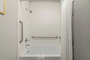 Combined shower/bathtub, hair dryer, towels - Comfort Inn & Suites Olathe - Kansas City (Olathe)