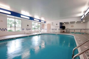 Una piscina cubierta