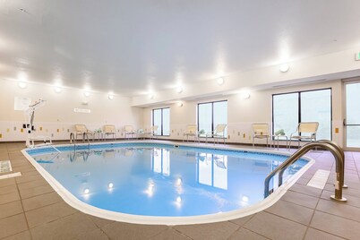Fairfield Inn & Suites Victoria