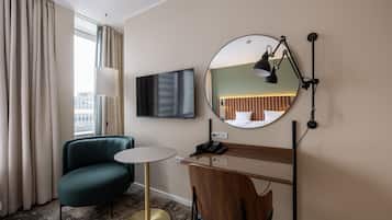 Hypo-allergenic bedding, down comforters, in-room safe, desk