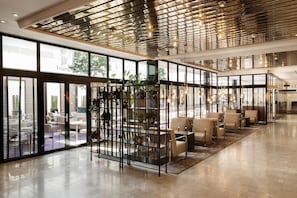 Coin salon dans le hall