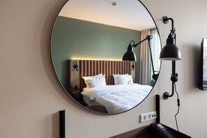 Hypo-allergenic bedding, down comforters, in-room safe, desk - Imperial Hotel (Copenhagen)