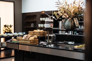 Dagelijks ontbijtbuffet (DKK 195 per persoon)