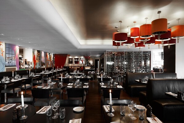 Lunch and dinner served, Italian cuisine