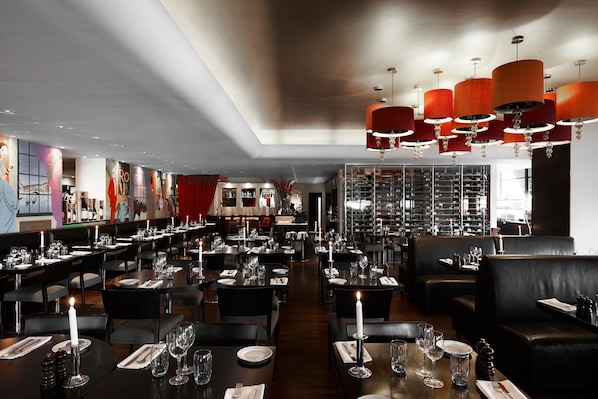 Lunch and dinner served, Italian cuisine
