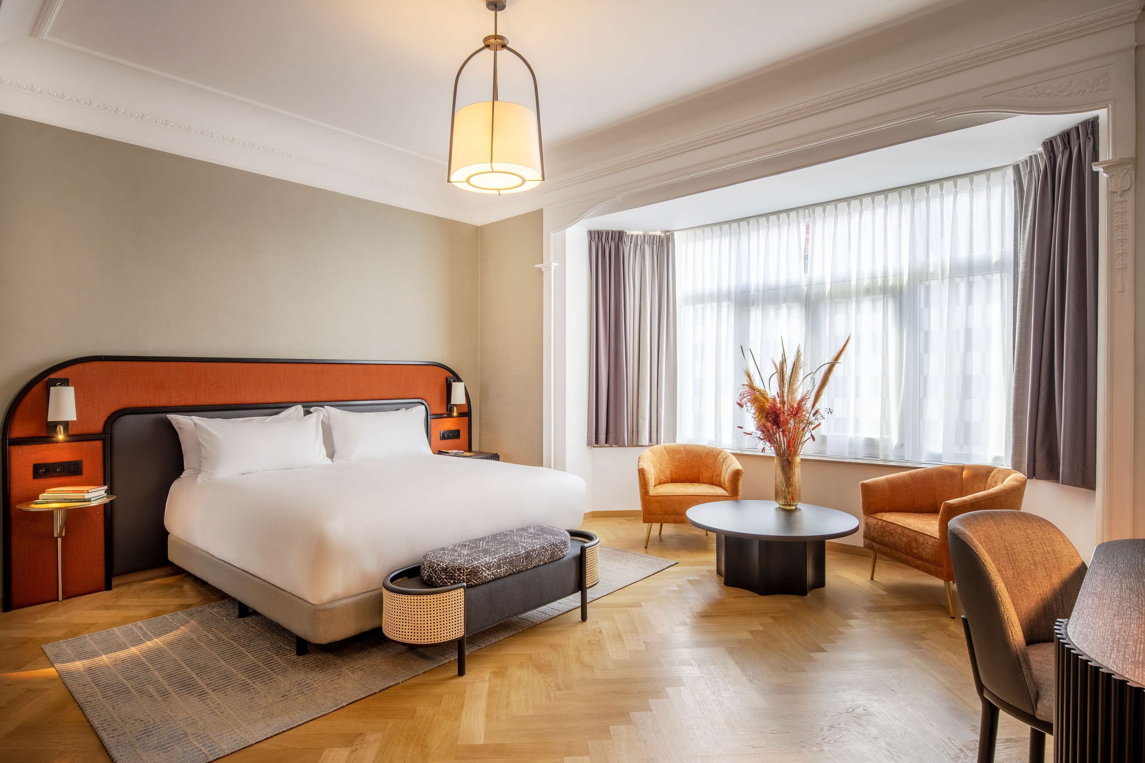 Premium bedding, down comforters, minibar, in-room safe