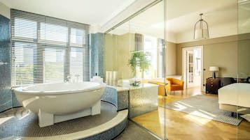 Presidential-Suite, 1 King-Bett | Badezimmer | Kostenlose Toilettenartikel, Haartrockner, Handtücher, Seife