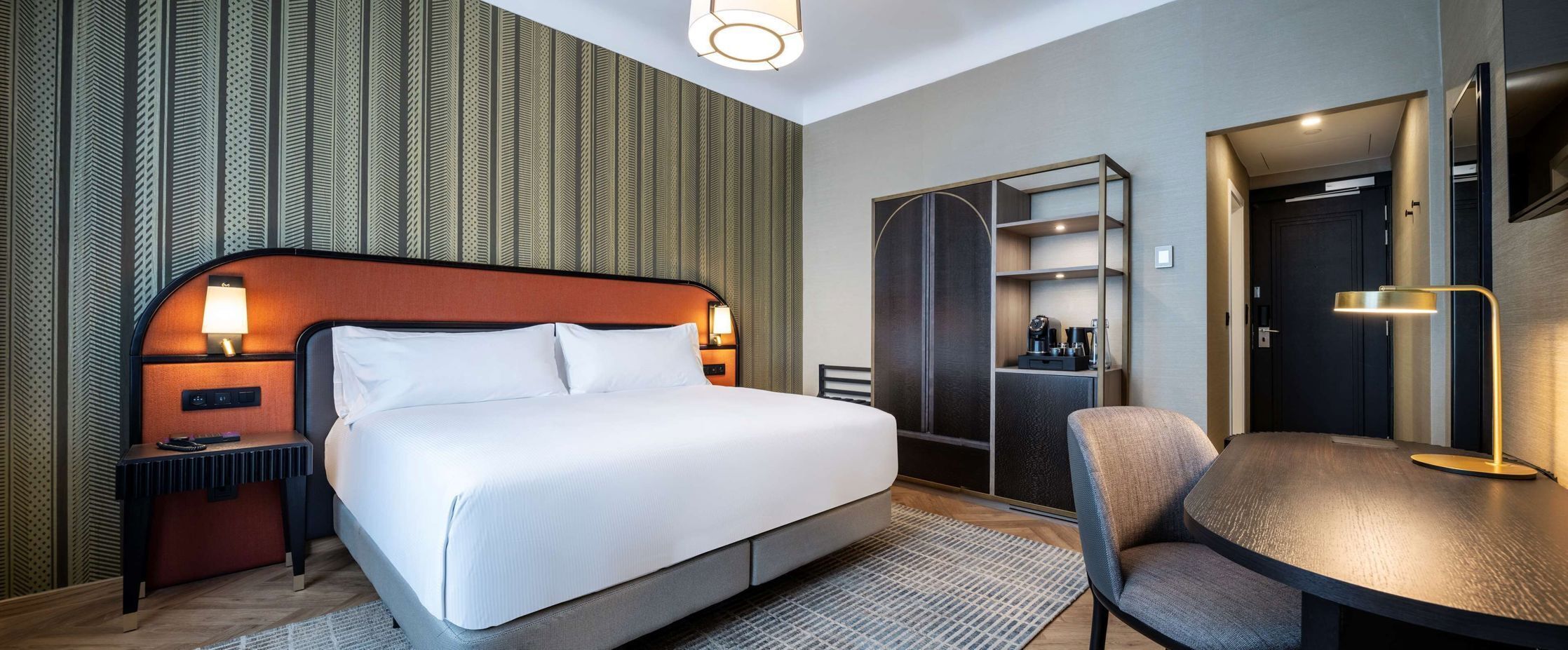 Premium bedding, down comforters, minibar, in-room safe