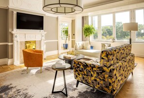 Suite - 1 kingsize-seng | Opholdsområde | Fladskærms-tv