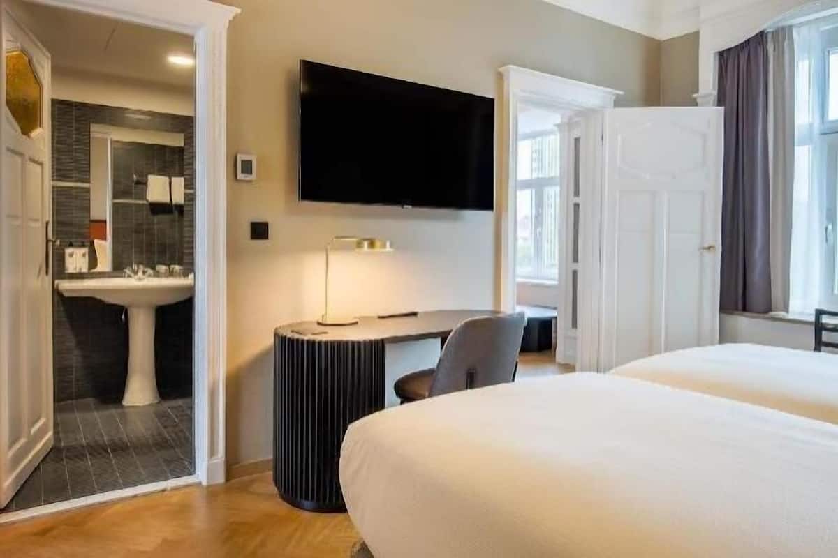 Hochwertige Bettwaren, Daunenbettdecken, Minibar, Zimmersafe