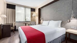 Literie hypoallergénique, minibar, coffres-forts dans les chambres