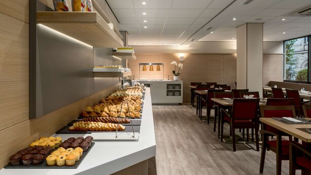 Petit déjeuner buffet servi tous les jours en supplément