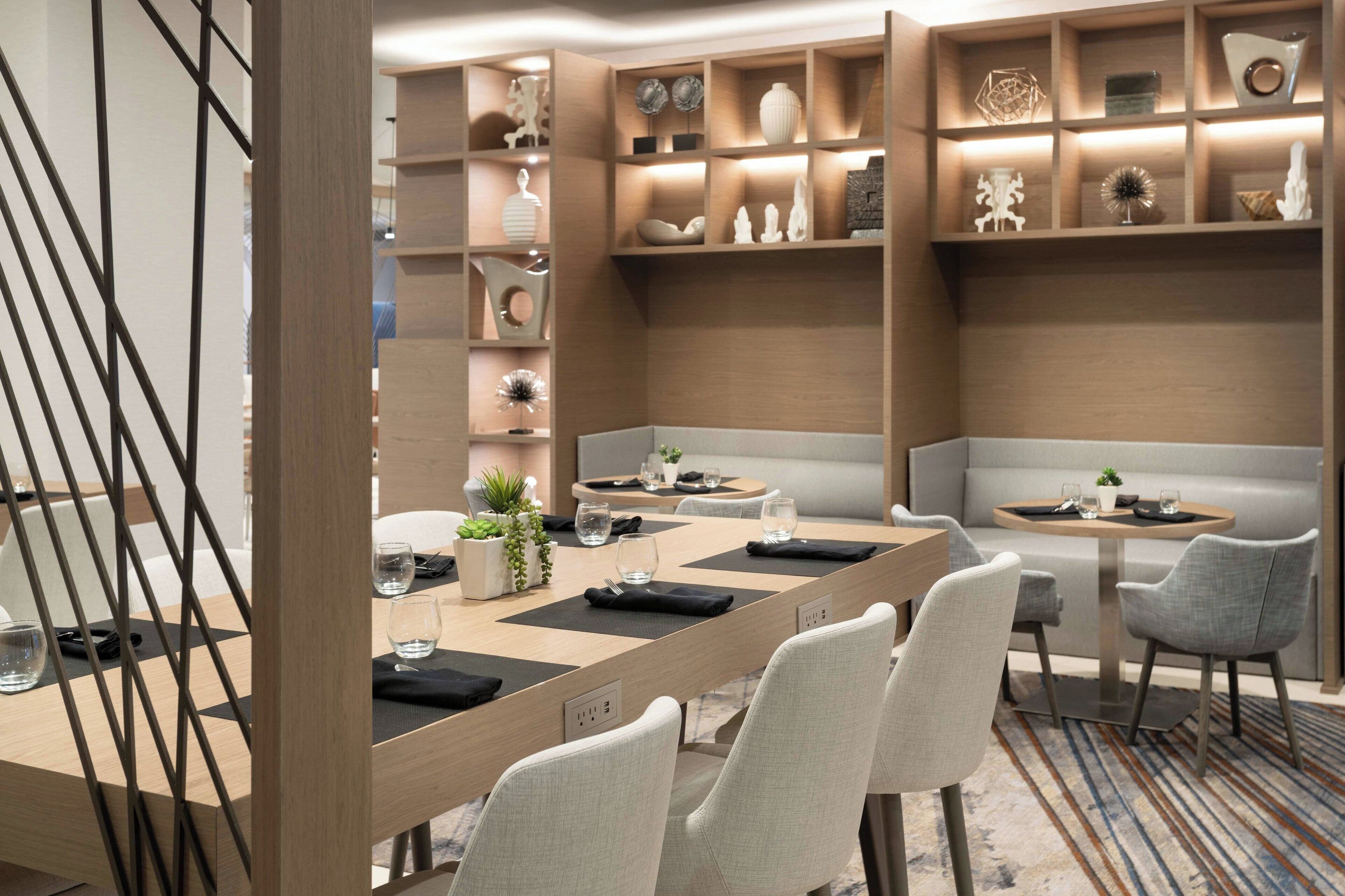 breakfast and lunch served, american cuisine