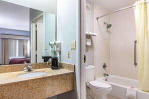 Combined shower/bathtub, free toiletries, hair dryer, towels