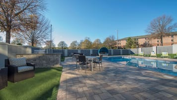 Outdoor pool, pool loungers