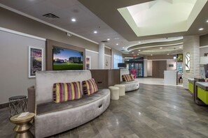 Reception - DoubleTree by Hilton Winston Salem - University (Winston-Salem)