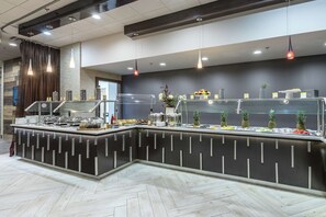 Bữa sáng đầy đủ hàng ngày với phụ phí nhỏ 
