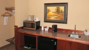 Suite, 1 Queen Bed with Sofa bed, Non Smoking | Mini-refrigerator