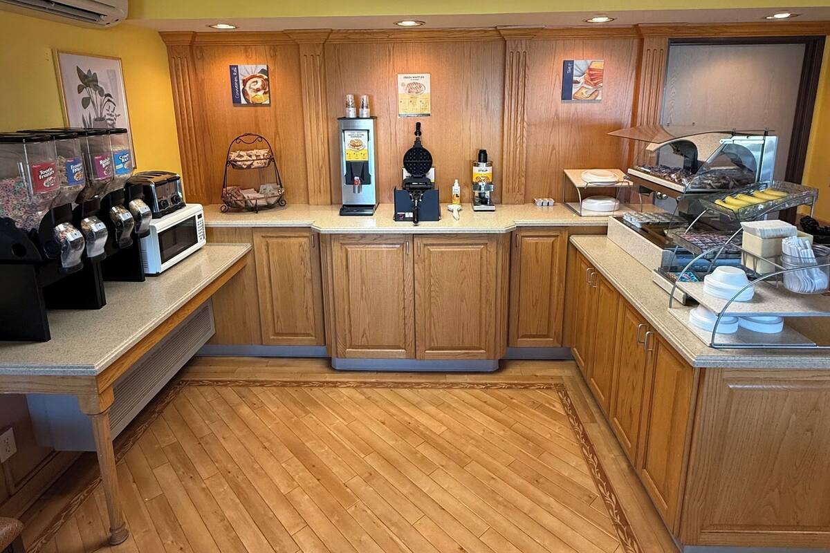 free daily self-service breakfast