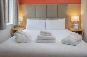 Caja de seguridad en la habitación y escritorio 