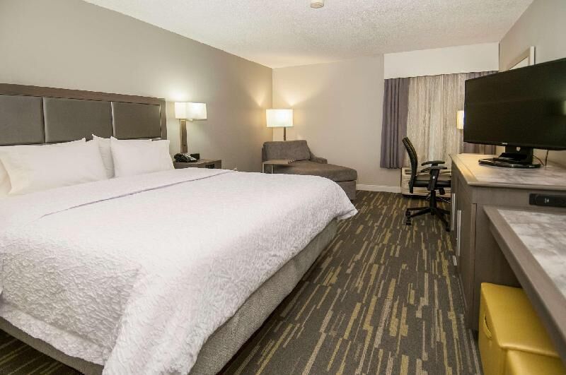 Premium bedding, desk, iron/ironing board, free cribs/infant beds