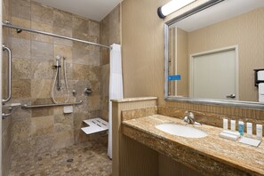 Combined shower/bathtub, free toiletries, hair dryer, towels - Hampton Inn Youngstown/Boardman (Poland)