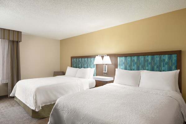 Premium bedding, in-room safe, desk, laptop workspace - Hampton Inn Youngstown/Boardman (Poland)