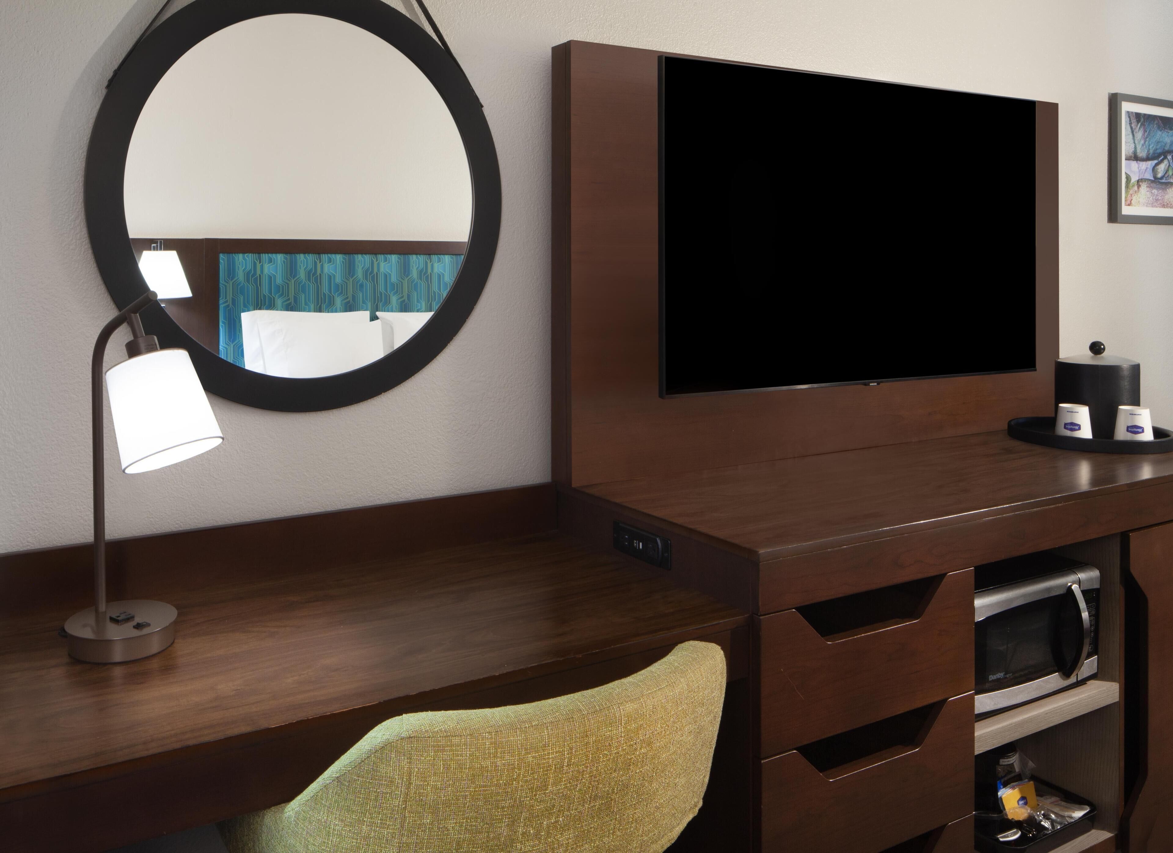 Premium bedding, in-room safe, desk, laptop workspace