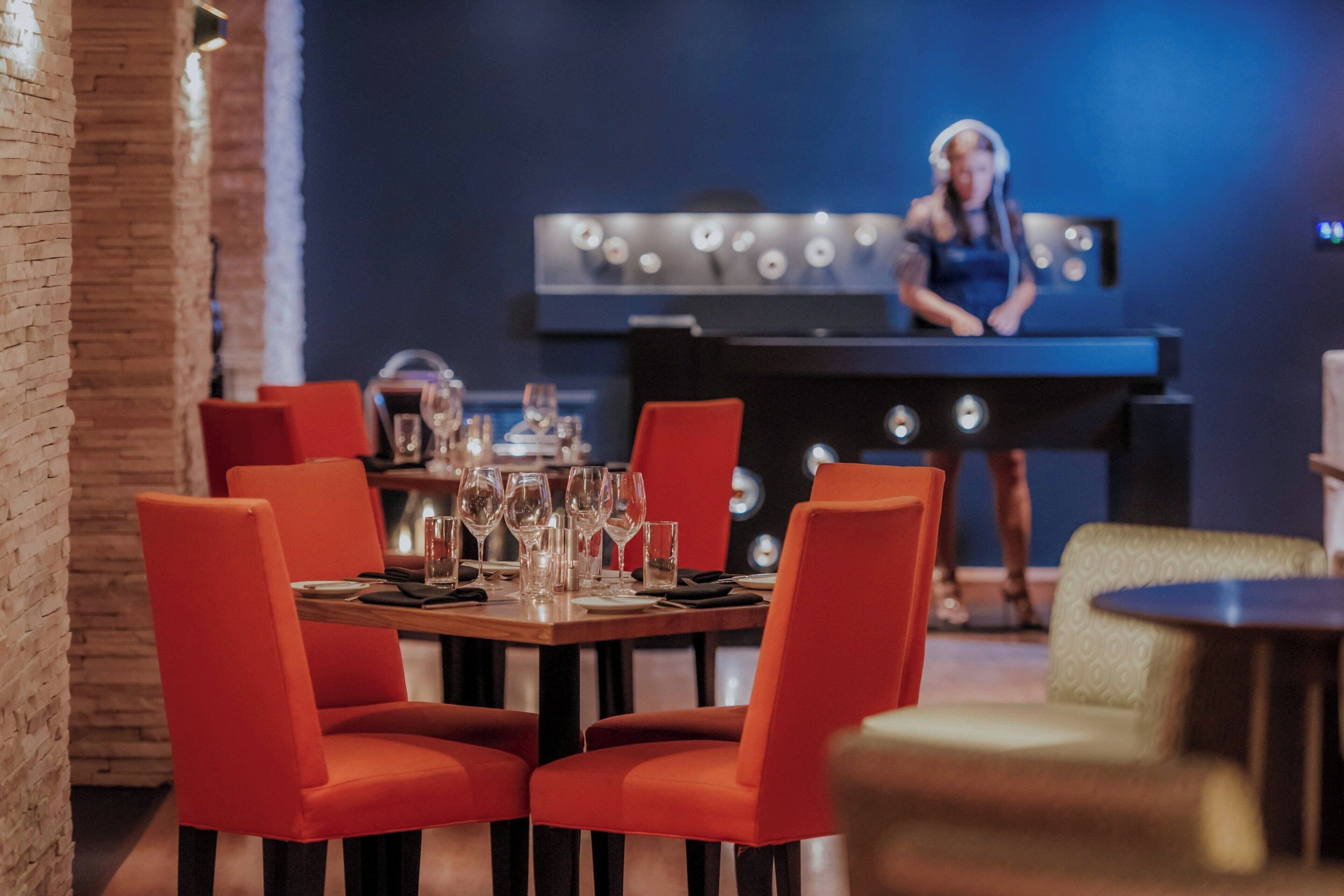 8 restaurants, breakfast, lunch, dinner served; international cuisine