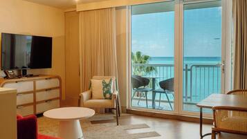 Premium bedding, in-room safe, laptop workspace, iron/ironing board