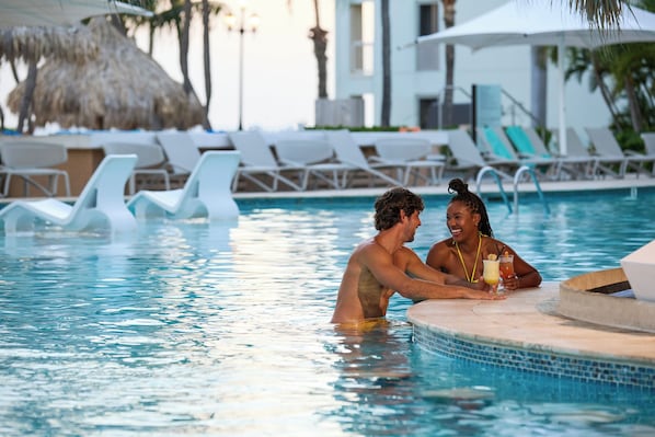 3 outdoor pools, pool umbrellas, pool loungers