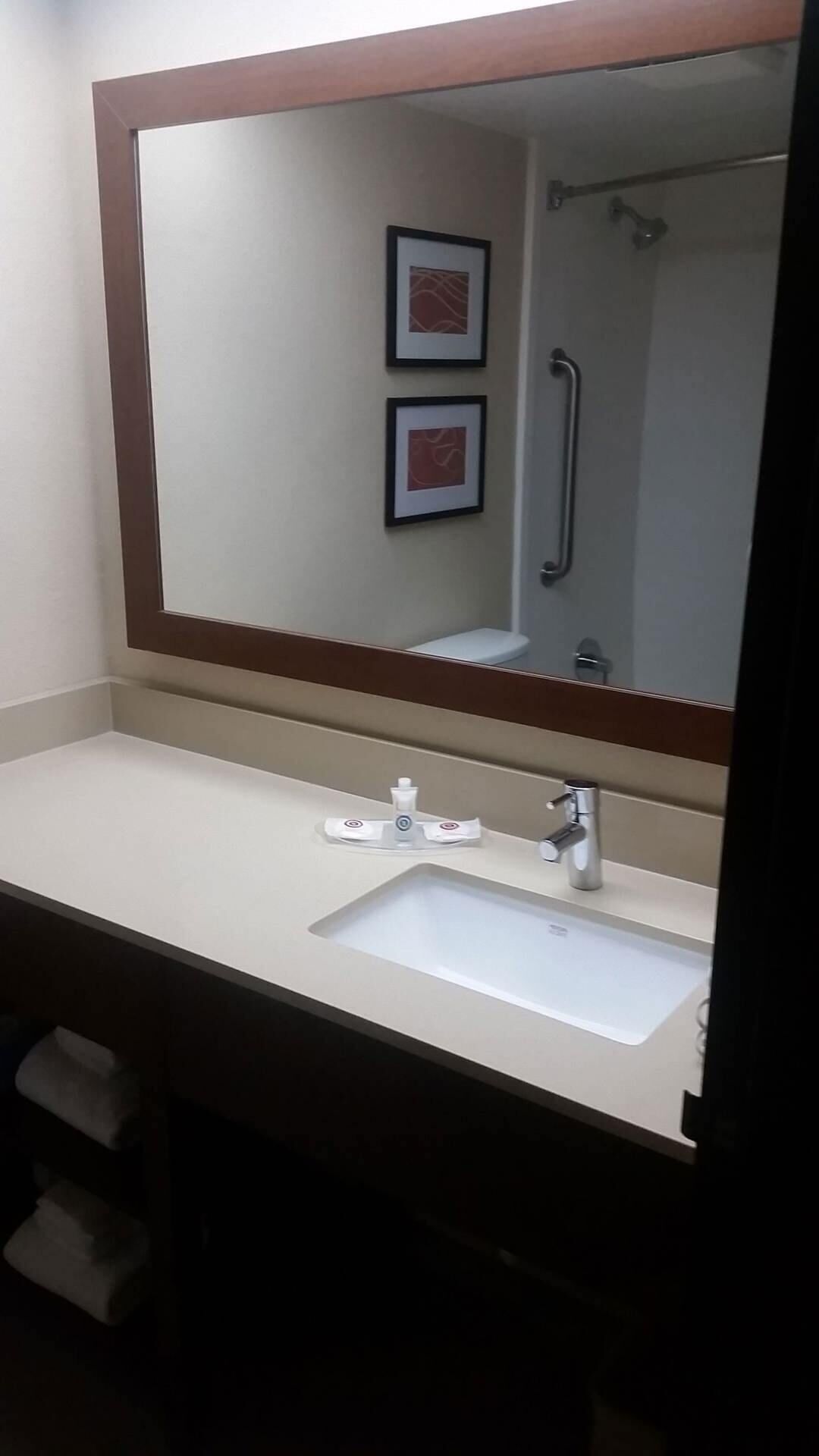 浴室 | 免費盥洗用品、吹風機、毛巾