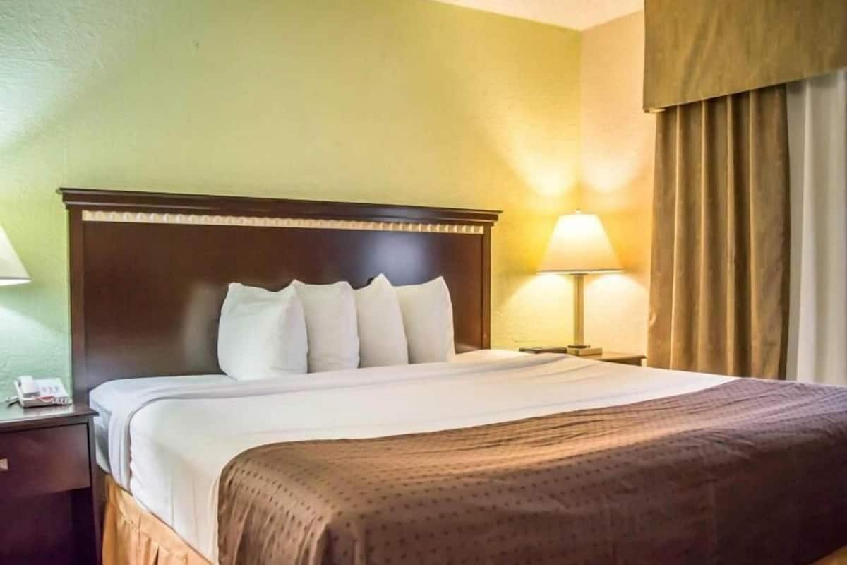 Blackout drapes, iron/ironing board, free WiFi, bed sheets