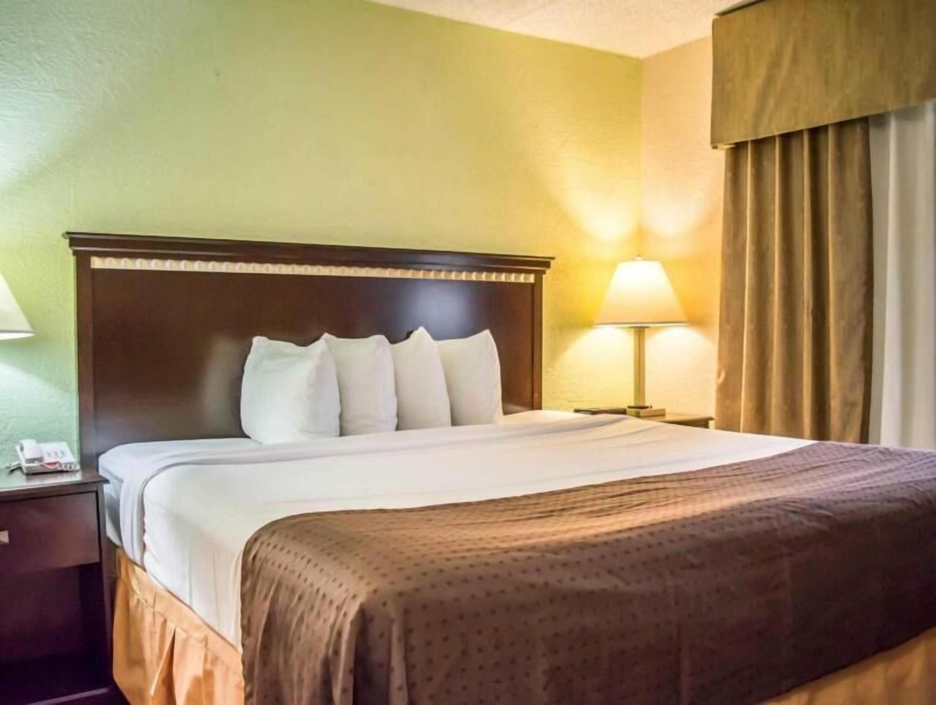 Blackout drapes, iron/ironing board, free WiFi, bed sheets