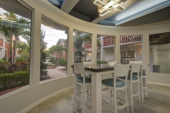 Lobby sitting area at Clarion Pointe Tampa-Brandon Near Fairgrounds and Casino