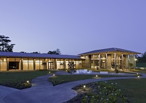 Couples treatment room(s), hot tub, steam room, body treatments