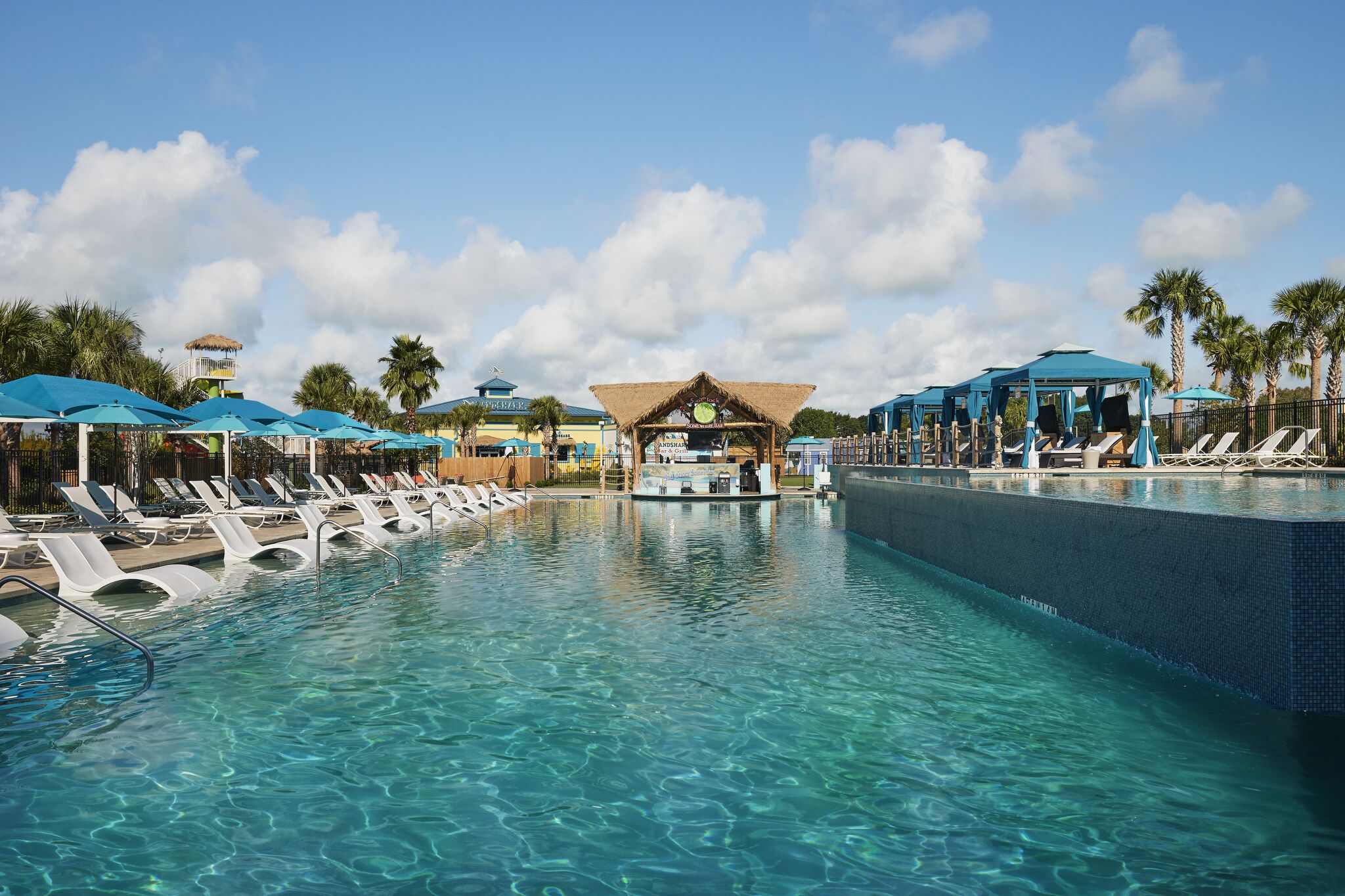 5 outdoor pools, open 9:00 am to 10:00 pm, pool cabanas (surcharge)
