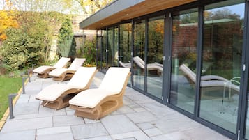 Couples treatment room(s), sauna, hot tub, steam room, body treatments