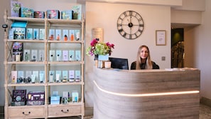 雙人療程室、桑拿、熱水浴缸、蒸氣室、身體療程、芳香療法