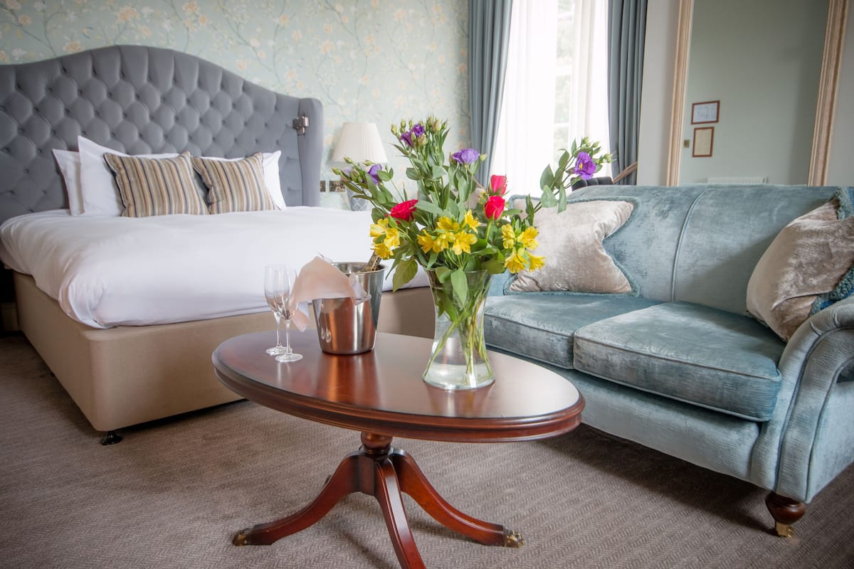 deluxe double room, 1 king bed | 1 bedroom, individually decorated, individually furnished