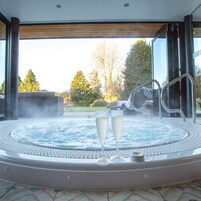 Couples treatment rooms, sauna, hot tub, steam room, body treatments