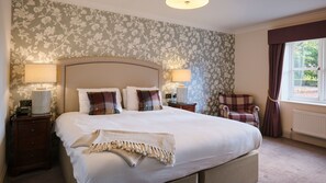 Individually decorated, individually furnished, laptop workspace - Stratton House Hotel & Spa (Cirencester)