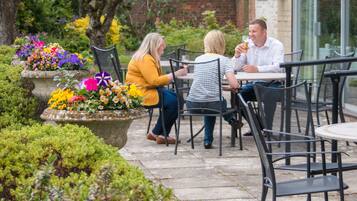 Breakfast, lunch and dinner served