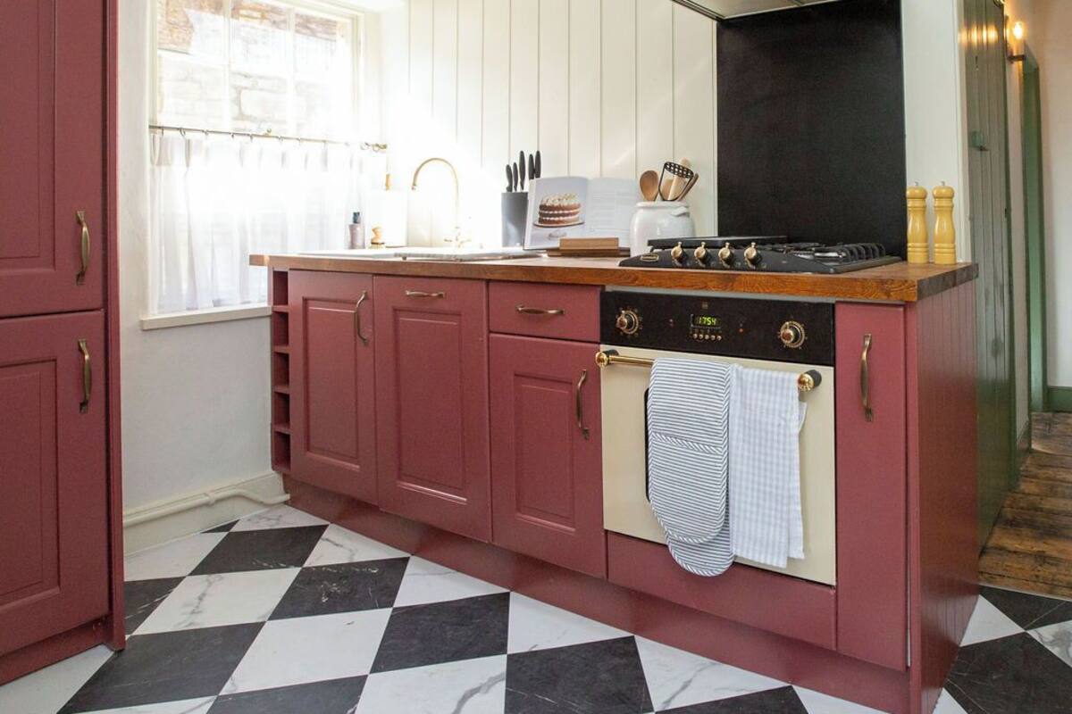 traditional apartment | private kitchen | coffee/tea maker, electric kettle