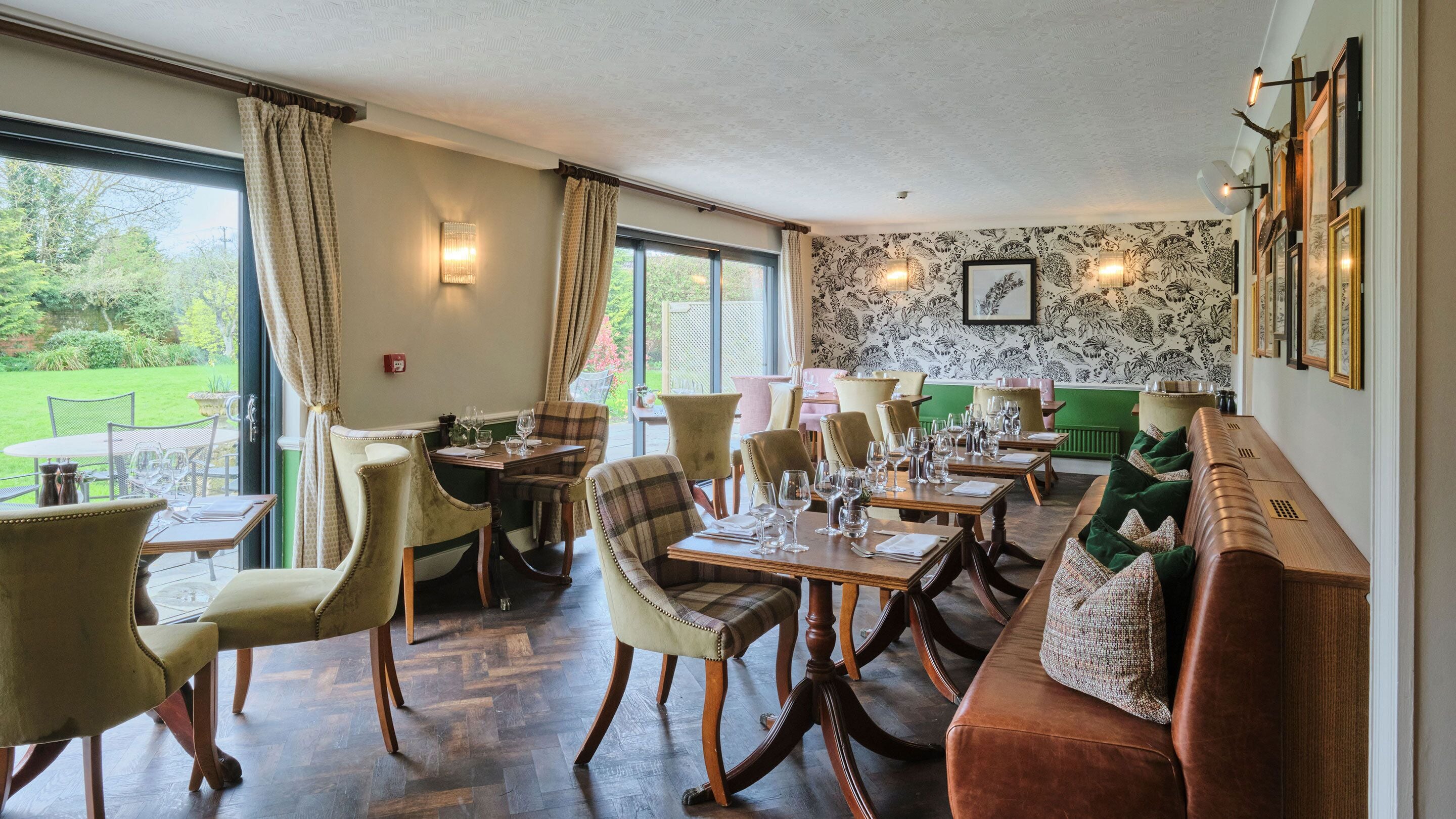 Breakfast, lunch and dinner served