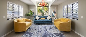 Mariposa Inn & Suites